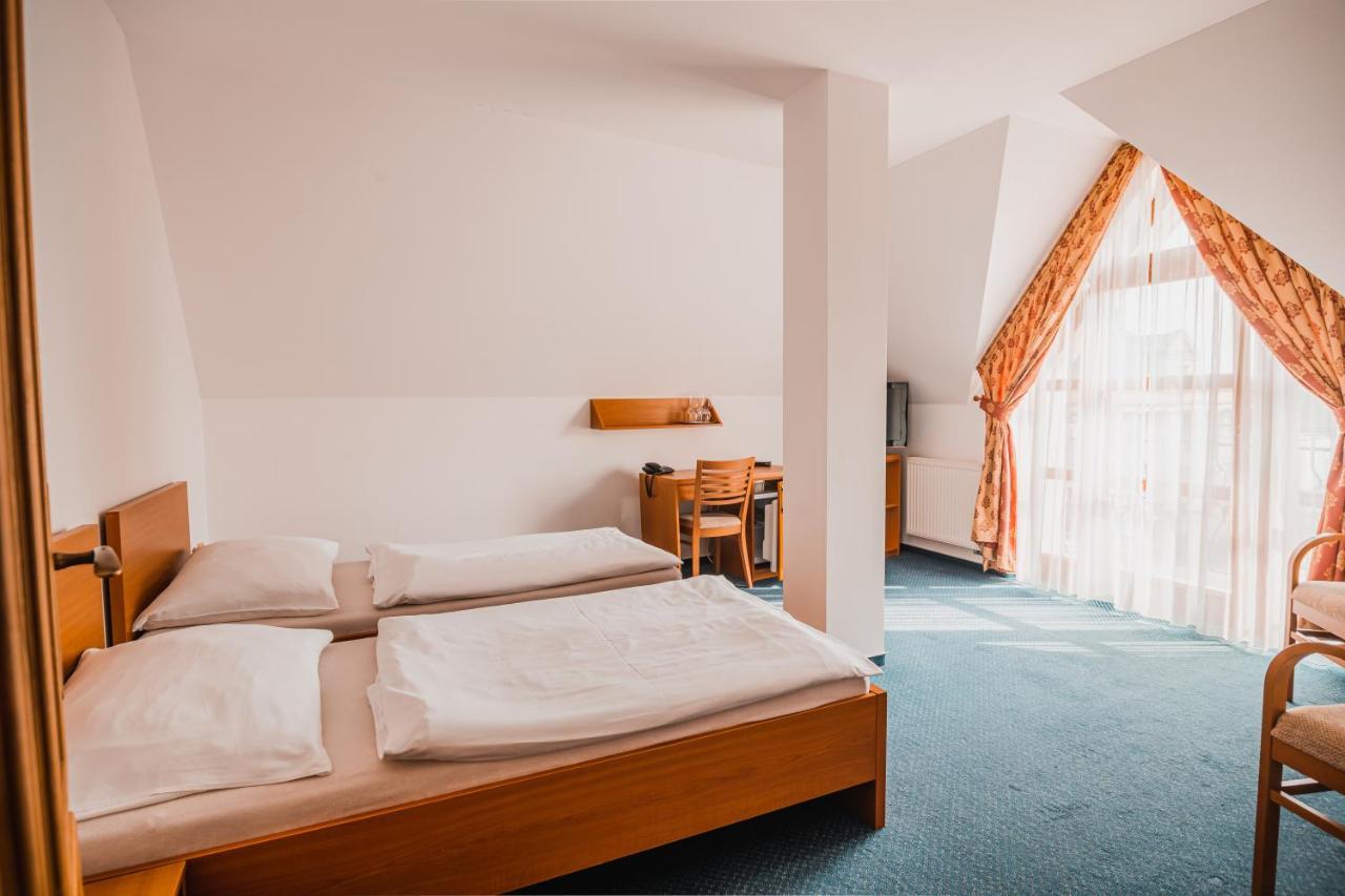 Hotel Krajka**** Vamberk Bagian luar foto